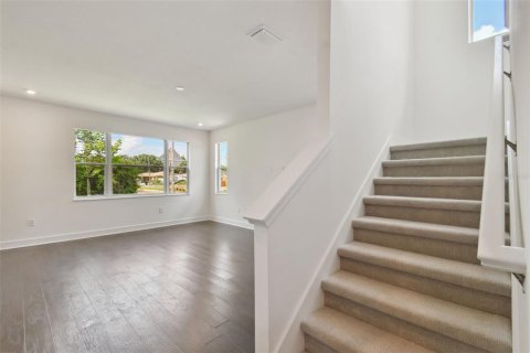 House in Tampa, Florida 4 bedrooms, 223.8 sq.m. № 1326359 - photo 13