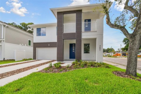 House in Tampa, Florida 4 bedrooms, 223.8 sq.m. № 1326359 - photo 4