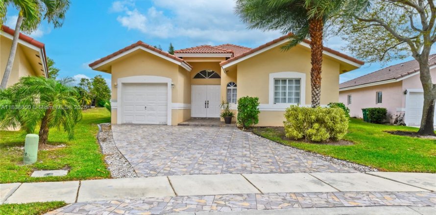 Villa ou maison à Tamarac, Floride 3 chambres, 159.05 m2 № 1825529