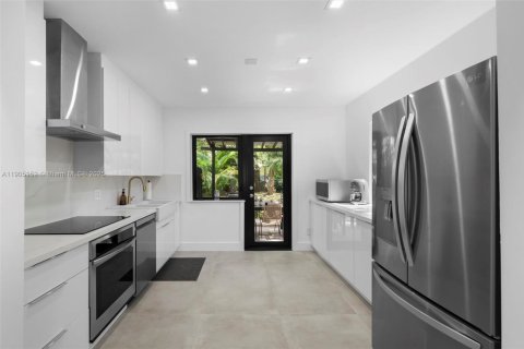 Купить виллу или дом в Форт-Лодердейл, Флорида 3 спальни, 112.23м2, № 1956146 - фото 3