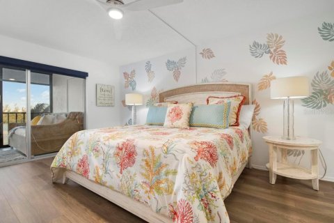 Condo in Sarasota, Florida, 2 bedrooms  № 1842341 - photo 13