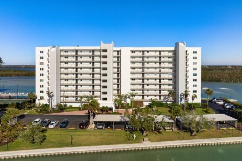Condo in Sarasota, Florida, 2 bedrooms  № 1842341 - photo 1