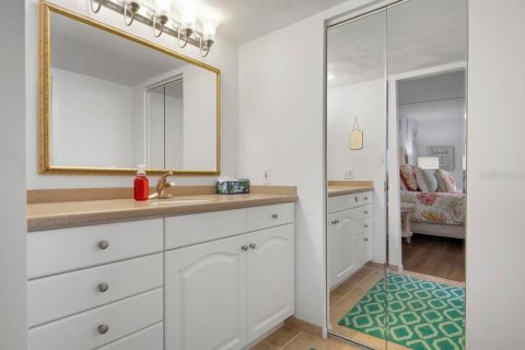 Condo in Sarasota, Florida, 2 bedrooms  № 1842341 - photo 17