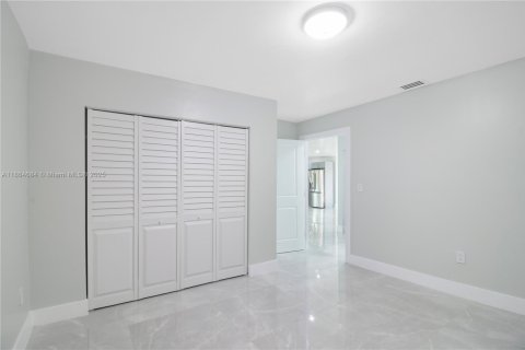 Casa en alquiler en Miami, Florida, 3 dormitorios, 129.41 m2 № 1892724 - foto 26