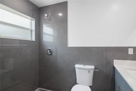 Casa en alquiler en Miami, Florida, 3 dormitorios, 129.41 m2 № 1892724 - foto 21