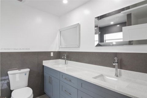 Casa en alquiler en Miami, Florida, 3 dormitorios, 129.41 m2 № 1892724 - foto 19