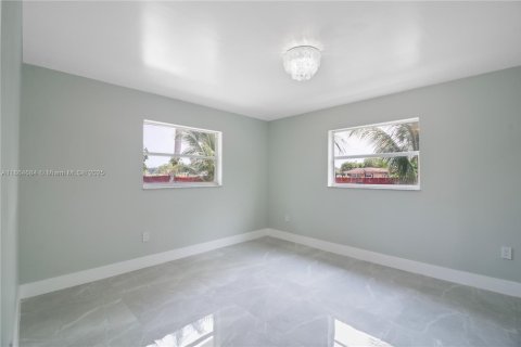 Casa en alquiler en Miami, Florida, 3 dormitorios, 129.41 m2 № 1892724 - foto 17