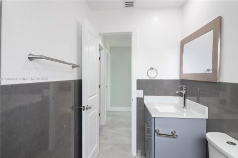 Casa en alquiler en Miami, Florida, 3 dormitorios, 129.41 m2 № 1892724 - foto 23