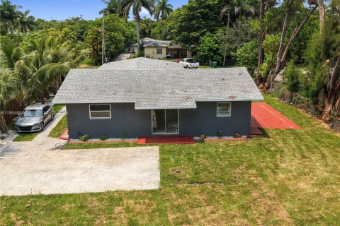 Casa en alquiler en Miami, Florida, 3 dormitorios, 129.41 m2 № 1892724 - foto 5