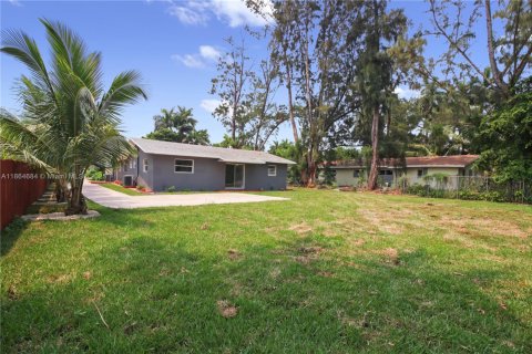 Casa en alquiler en Miami, Florida, 3 dormitorios, 129.41 m2 № 1892724 - foto 4