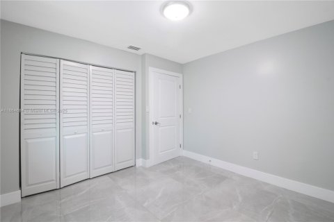 Casa en alquiler en Miami, Florida, 3 dormitorios, 129.41 m2 № 1892724 - foto 27