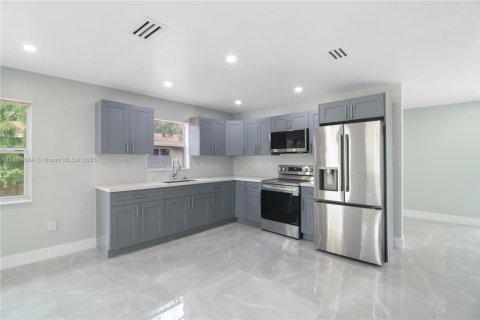 Casa en alquiler en Miami, Florida, 3 dormitorios, 129.41 m2 № 1892724 - foto 7