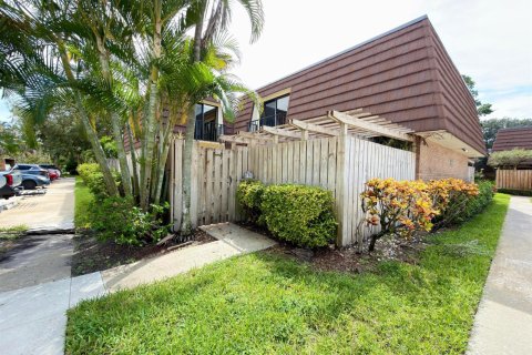 Townhouse in Palm Beach Gardens, Florida 2 bedrooms, 148.27 sq.m. № 2365282