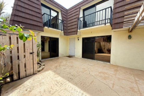Townhouse in Palm Beach Gardens, Florida 2 bedrooms, 148.27 sq.m. № 2365282 - photo 16