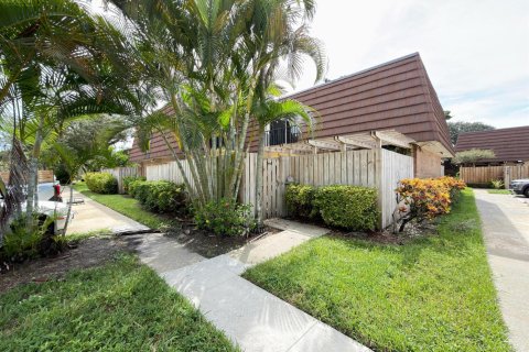 Townhouse in Palm Beach Gardens, Florida 2 bedrooms, 148.27 sq.m. № 2365282 - photo 23