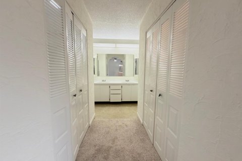 Townhouse in Palm Beach Gardens, Florida 2 bedrooms, 148.27 sq.m. № 2365282 - photo 14