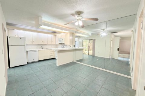 Townhouse in Palm Beach Gardens, Florida 2 bedrooms, 148.27 sq.m. № 2365282 - photo 3