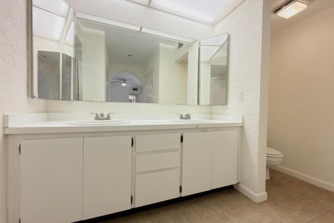 Townhouse in Palm Beach Gardens, Florida 2 bedrooms, 148.27 sq.m. № 2365282 - photo 19
