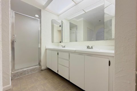 Townhouse in Palm Beach Gardens, Florida 2 bedrooms, 148.27 sq.m. № 2365282 - photo 12