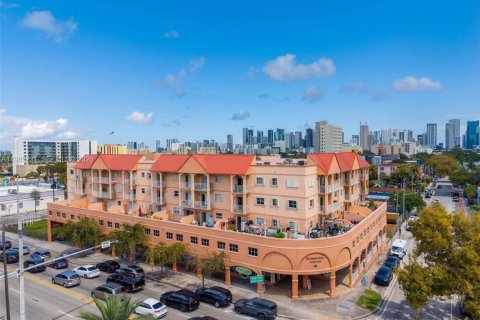 Снять в аренду кондоминиум в Майами, Флорида 2 спальни, 70.61м2, № 2050902 - фото 19