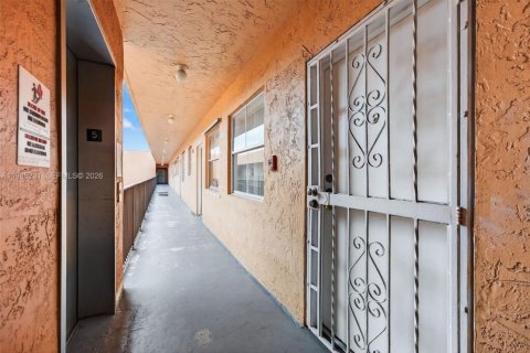 Снять в аренду кондоминиум в Майами, Флорида 2 спальни, 70.61м2, № 2050902 - фото 15