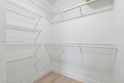 Снять в аренду кондоминиум в Майами, Флорида 2 спальни, 70.61м2, № 2050902 - фото 11