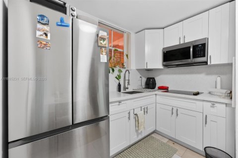 Снять в аренду кондоминиум в Майами, Флорида 2 спальни, 70.61м2, № 2050902 - фото 6