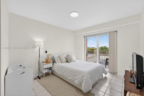 Снять в аренду кондоминиум в Майами, Флорида 2 спальни, 70.61м2, № 2050902 - фото 10