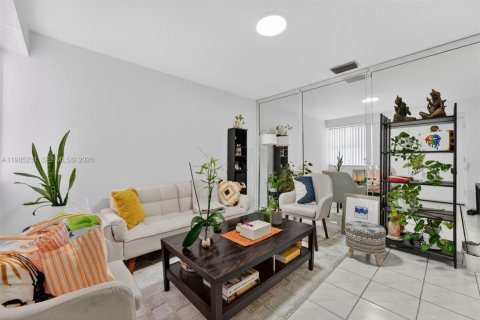 Снять в аренду кондоминиум в Майами, Флорида 2 спальни, 70.61м2, № 2050902 - фото 4