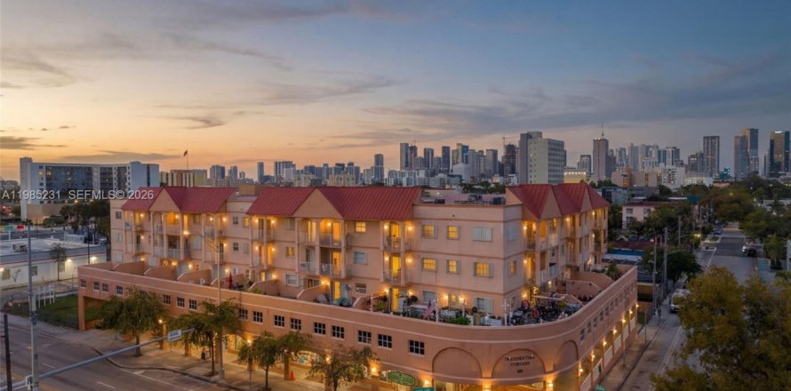 Кондоминиум с 2 спальнями в Майами, Флорида № 2050902