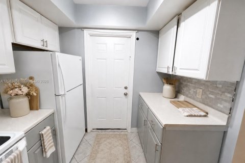 Copropriété à louer à Pompano Beach, Floride: 2 chambres, 74.32 m2 № 2378543 - photo 8