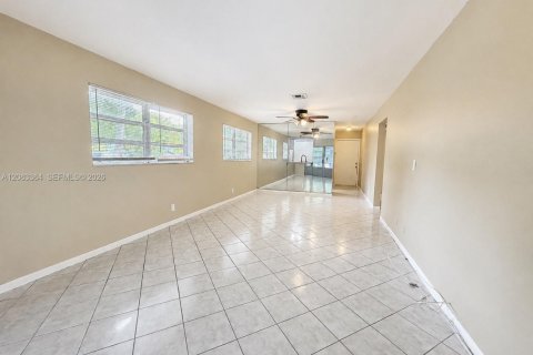 Copropriété à louer à Pompano Beach, Floride: 2 chambres, 74.32 m2 № 2378543 - photo 2