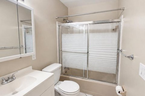 Copropriété à louer à Pompano Beach, Floride: 2 chambres, 74.32 m2 № 2378543 - photo 10