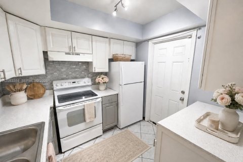 Copropriété à louer à Pompano Beach, Floride: 2 chambres, 74.32 m2 № 2378543 - photo 4