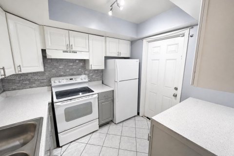 Copropriété à louer à Pompano Beach, Floride: 2 chambres, 74.32 m2 № 2378543 - photo 5