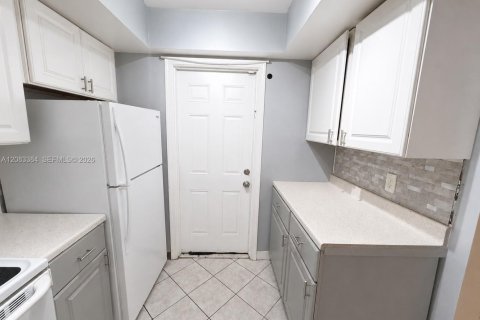 Copropriété à louer à Pompano Beach, Floride: 2 chambres, 74.32 m2 № 2378543 - photo 9