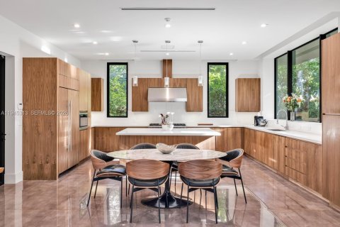 Casa en venta en Miami, Florida, 6 dormitorios, 531.49 m2 № 2002353 - foto 22