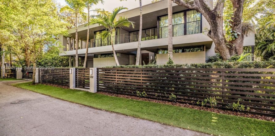 Casa en Miami, Florida 6 dormitorios, 531.49 m2 № 2002353
