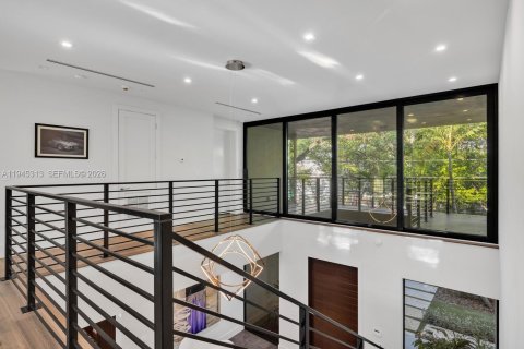 Casa en venta en Miami, Florida, 6 dormitorios, 531.49 m2 № 2002353 - foto 27