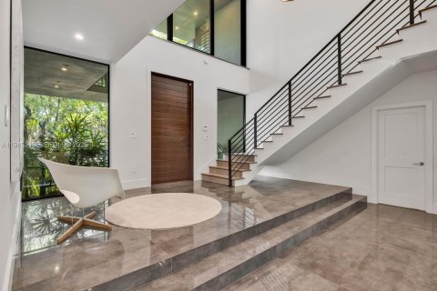 Casa en venta en Miami, Florida, 6 dormitorios, 531.49 m2 № 2002353 - foto 20