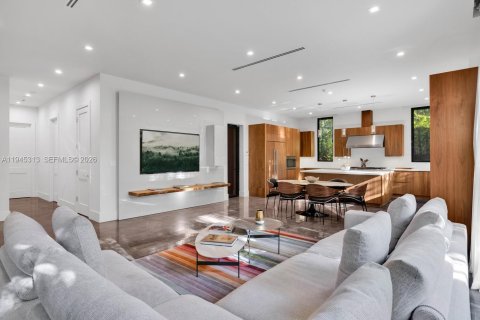 Casa en venta en Miami, Florida, 6 dormitorios, 531.49 m2 № 2002353 - foto 25