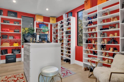 Casa en venta en Miami, Florida, 6 dormitorios, 531.49 m2 № 2002353 - foto 30