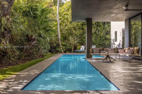 Casa en venta en Miami, Florida, 6 dormitorios, 531.49 m2 № 2002353 - foto 12