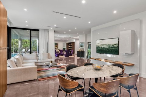 Casa en venta en Miami, Florida, 6 dormitorios, 531.49 m2 № 2002353 - foto 24
