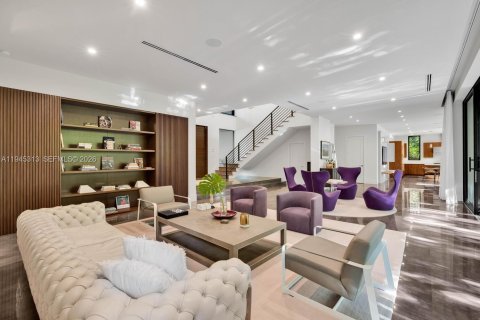 Casa en venta en Miami, Florida, 6 dormitorios, 531.49 m2 № 2002353 - foto 19