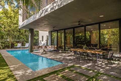 Casa en venta en Miami, Florida, 6 dormitorios, 531.49 m2 № 2002353 - foto 4