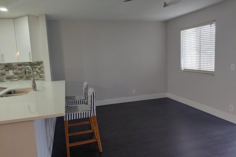 Townhouse in Deerfield Beach, Florida 2 bedrooms, 132.76 sq.m. № 2192872 - photo 7