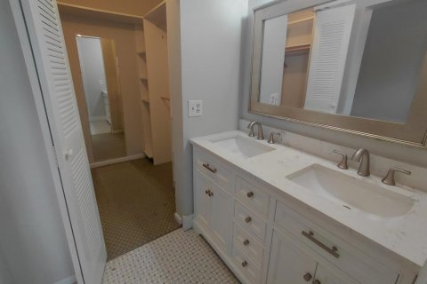 Townhouse in Deerfield Beach, Florida 2 bedrooms, 132.76 sq.m. № 2192872 - photo 17