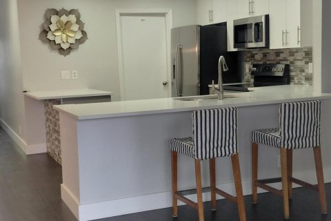 Townhouse in Deerfield Beach, Florida 2 bedrooms, 132.76 sq.m. № 2192872 - photo 8