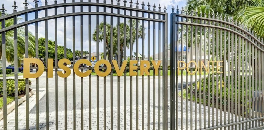 Townhouse in Deerfield Beach, Florida 2 bedrooms, 132.76 sq.m. № 2192872